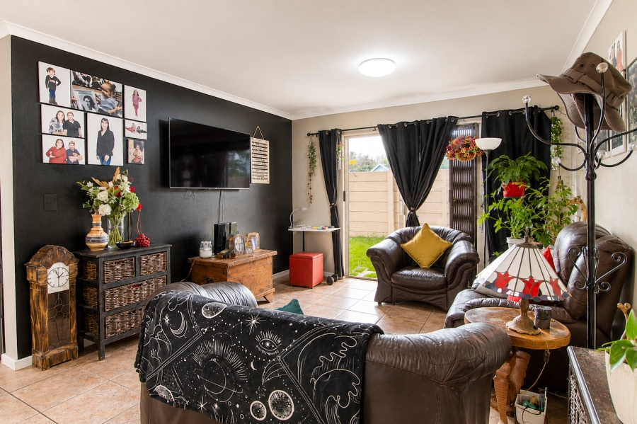 2 Bedroom Property for Sale in Sea Breeze Western Cape
